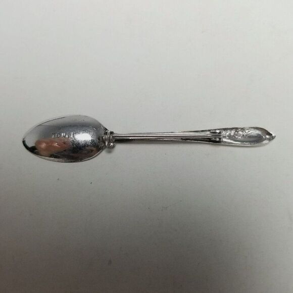 Vintage Towel Silver Tone Spoon Shape Brooch, Utensil Lapel Pin, Novelty Figural - Picture 3 of 7